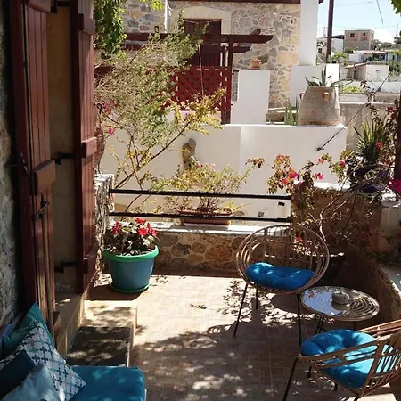 In Pefki Mit Terrasse Und Grill * Pevkoi