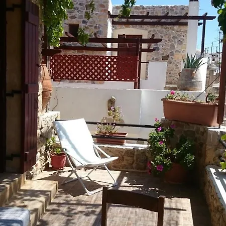 In Pefki Mit Terrasse Und Grill Holiday home *
